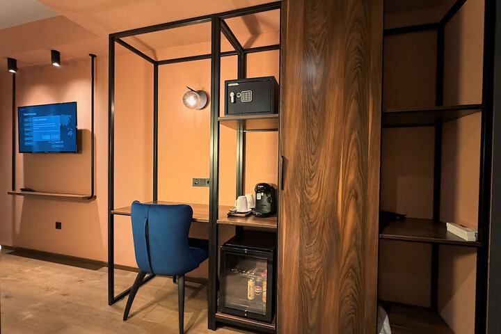 Room 31 of 104