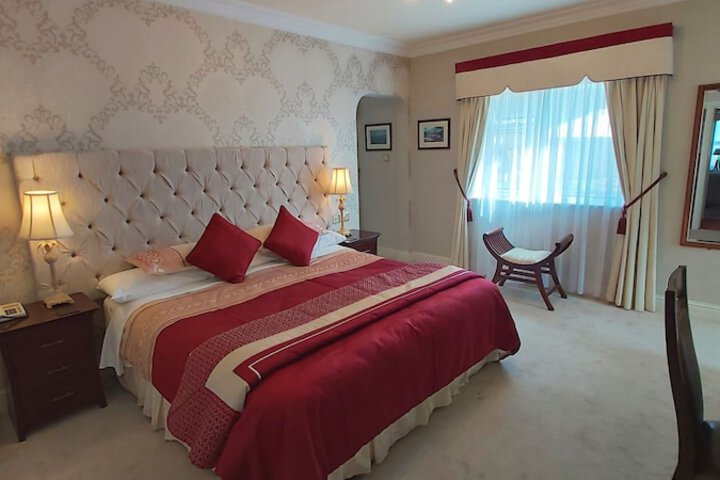 Room 2 of 36