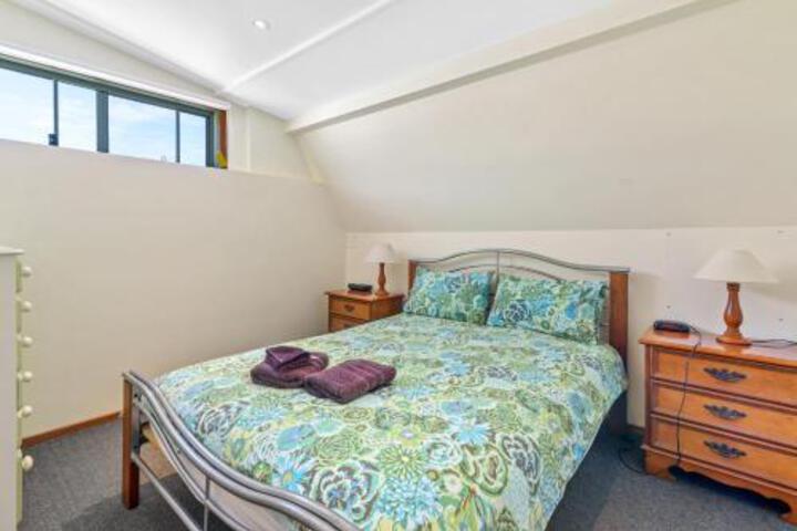 Room 5 of 18