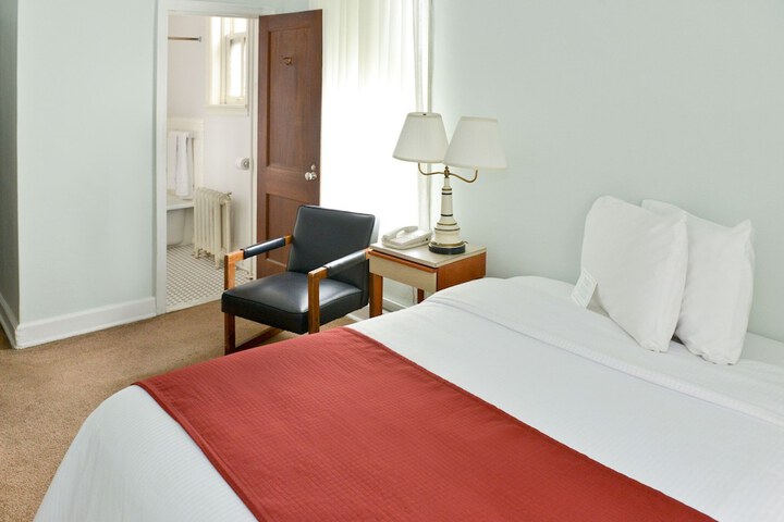 Room 12 of 43