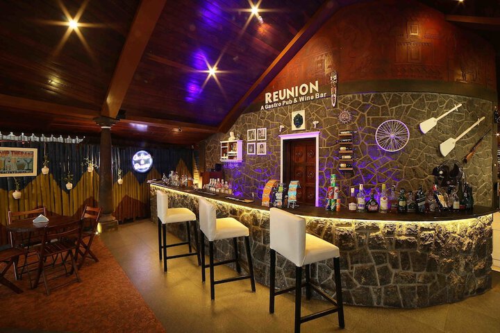 Lounge 55 of 78
