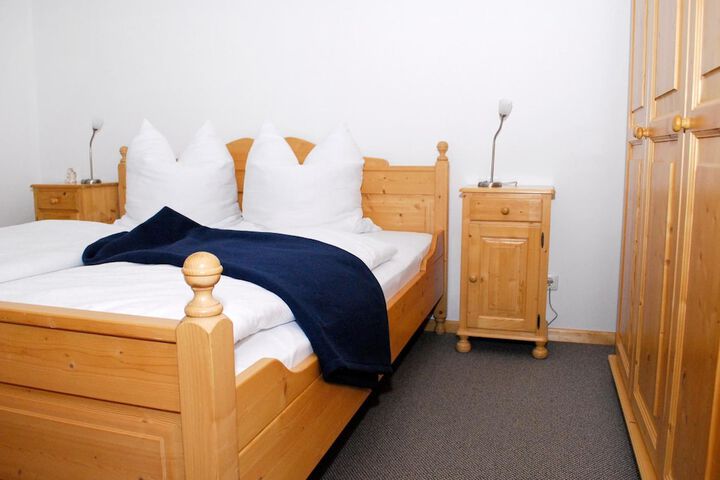 Room 16 of 64