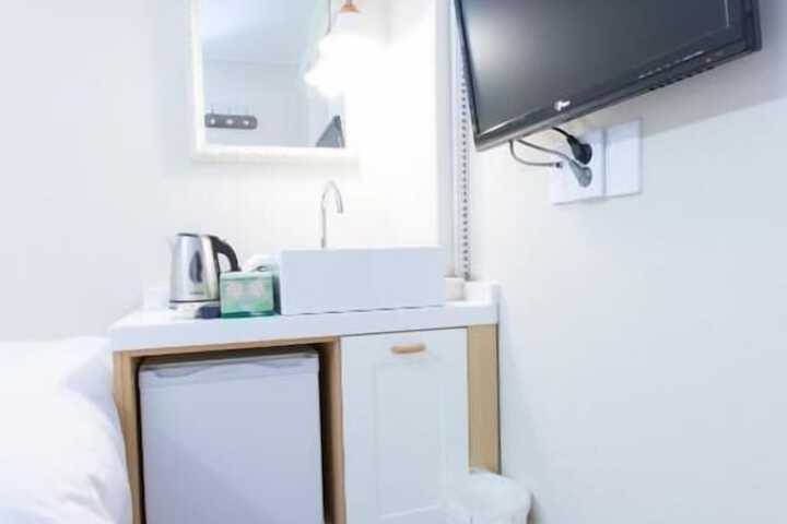 Room 8 of 41
