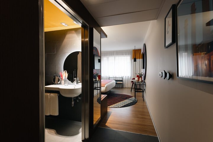 Room 20 of 96