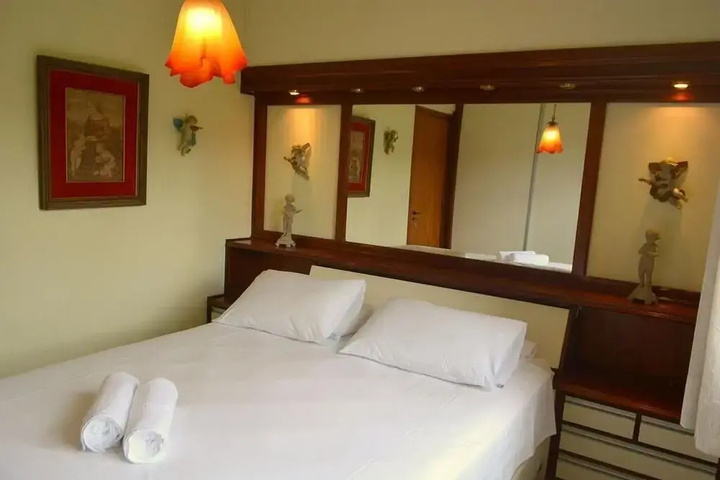 Room 5 of 17