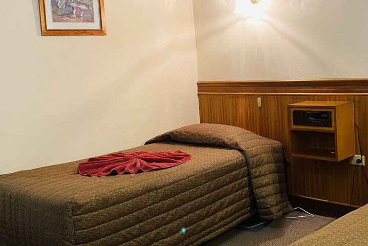 Room 2 of 31
