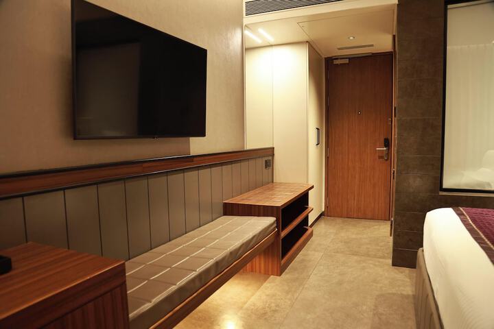 Room 10 of 53