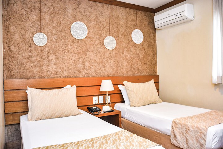 Room 4 of 32