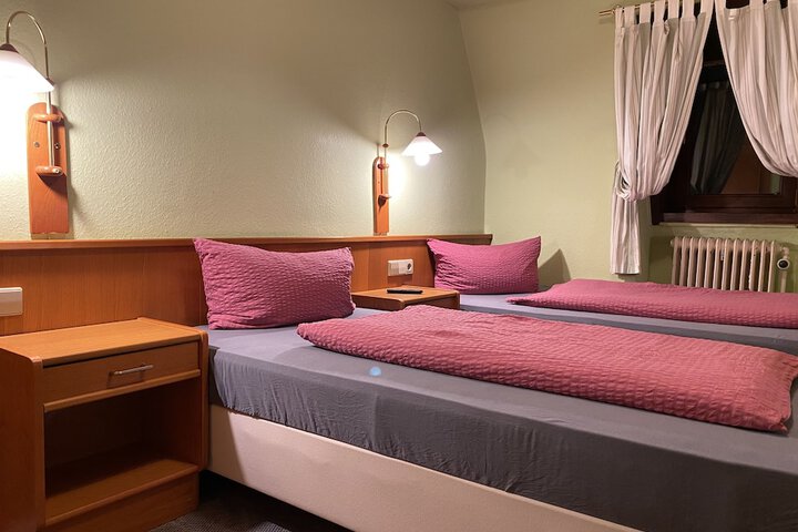 Room 9 of 28