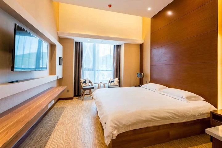 Room 5 of 10