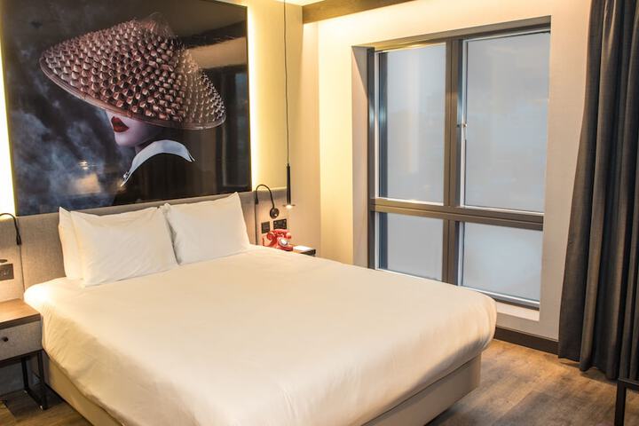 Room 10 of 46