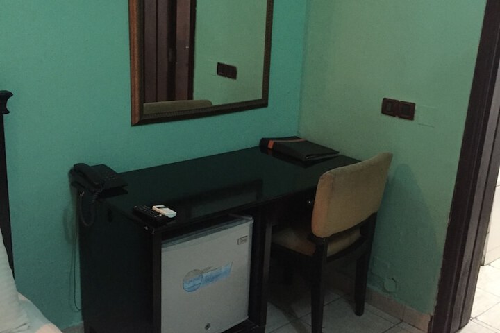 Room 6 of 15