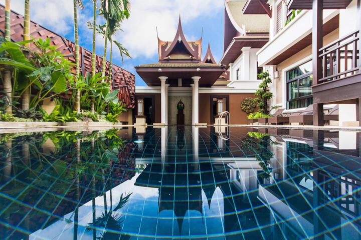 Hotel with Pool