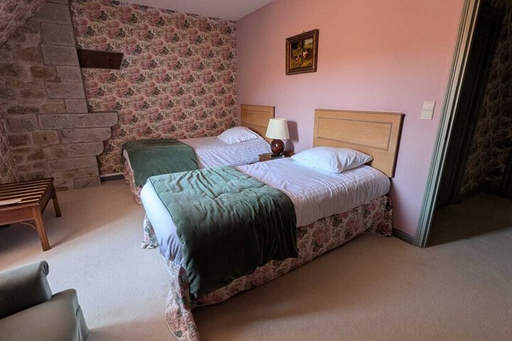 Room 10 of 49