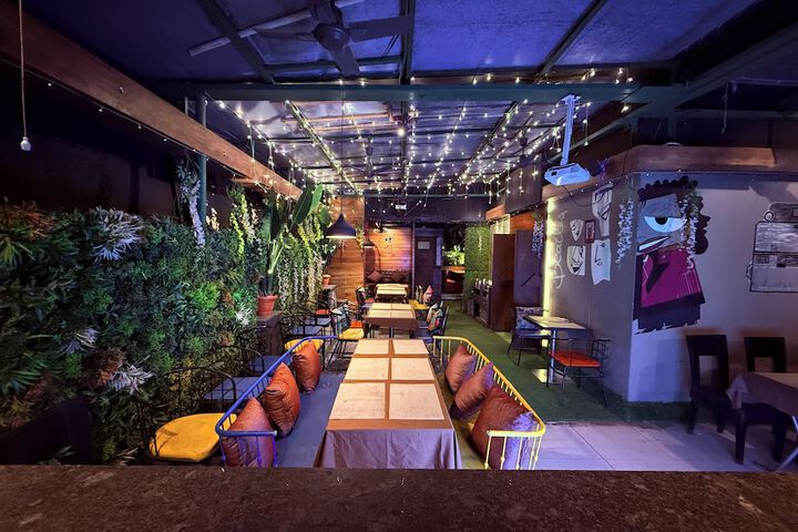 Lounge 43 of 62