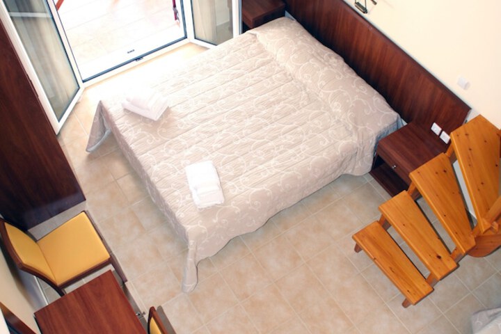 Room 18 of 66