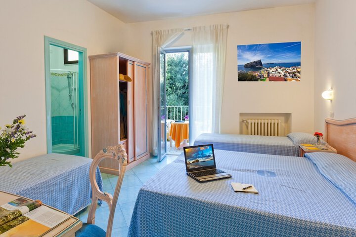 Room 5 of 32