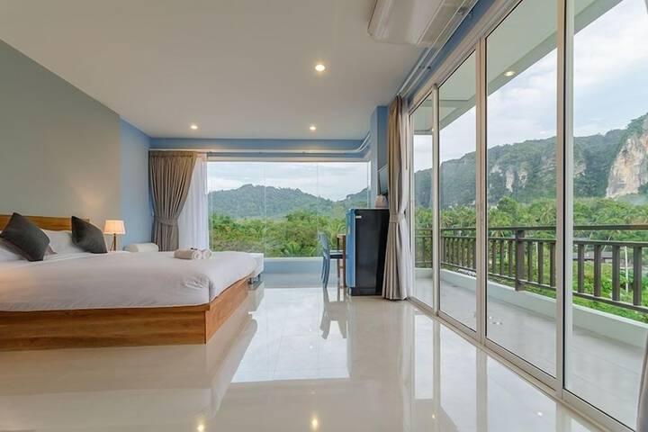 Room 16 of 36