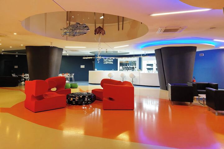 Hotel Interior 10 of 146