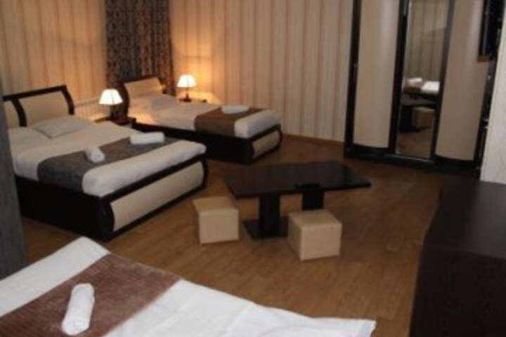Room 2 of 32