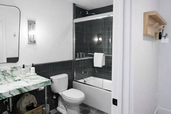 Room 32 of 49