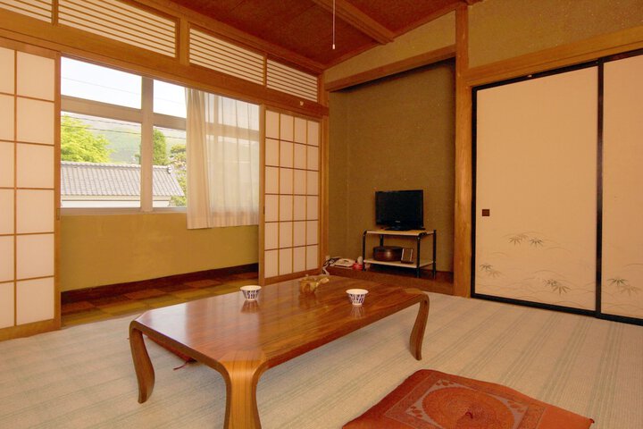 Room 3 of 65