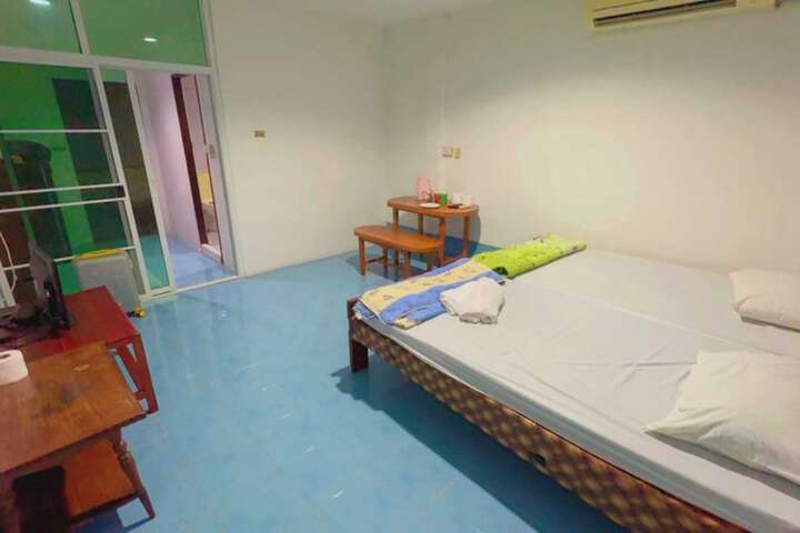 Room 13 of 17