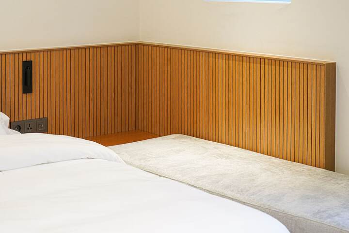 Room 14 of 76