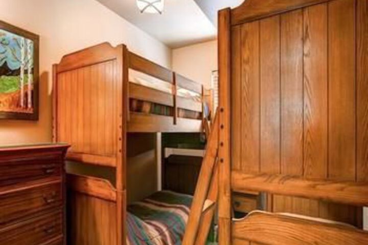 Room 8 of 19