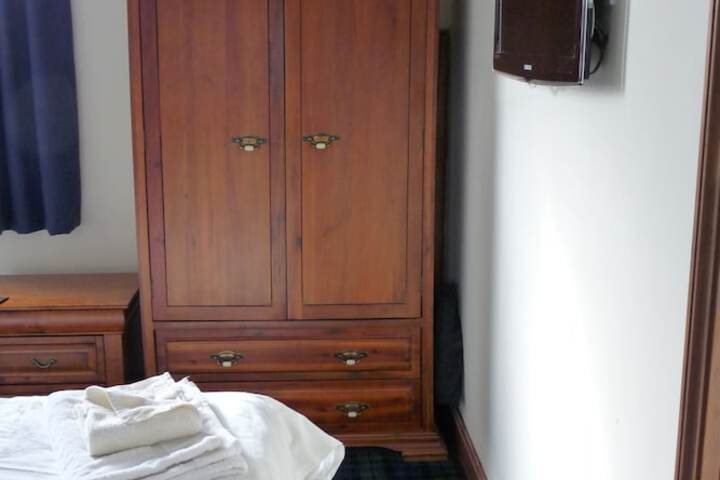 Room 27 of 42
