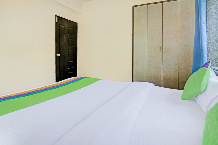Room 11 of 80