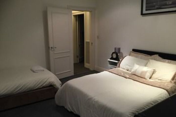 Room 6 of 11
