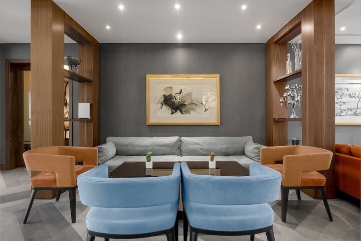 Lounge 91 of 110