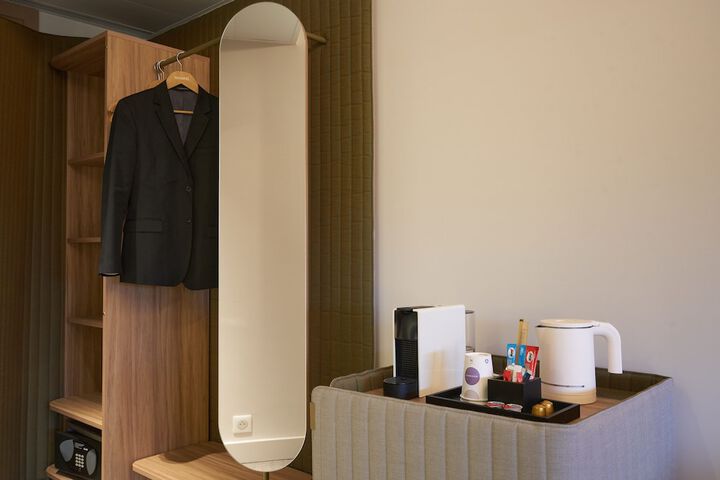 Room 5 of 92