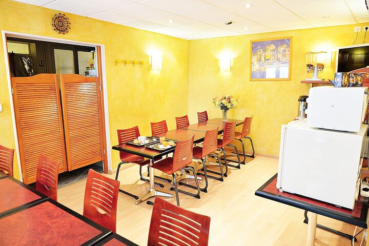 Breakfast/Coffee Service 28 of 34