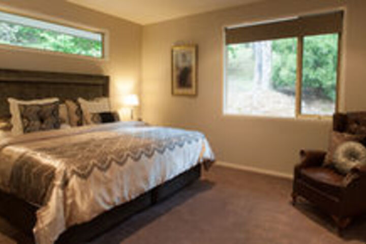 Room 9 of 18