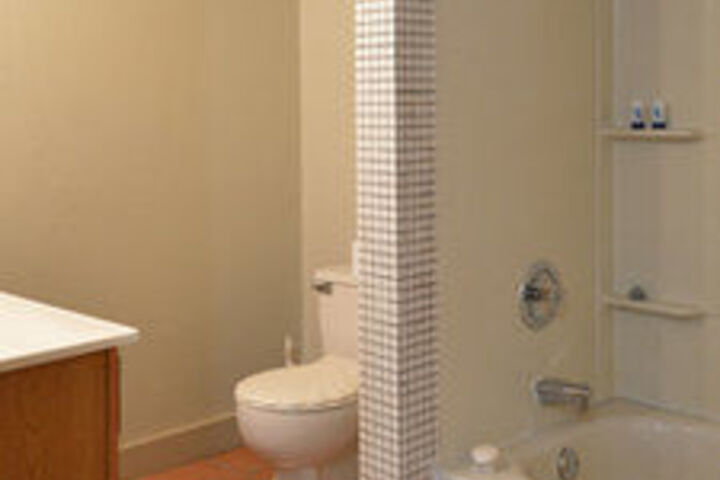 Room 4 of 17