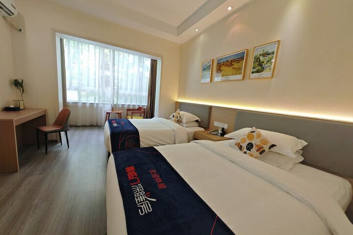 Room 9 of 19