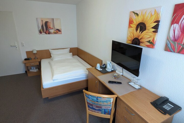 Room 9 of 34
