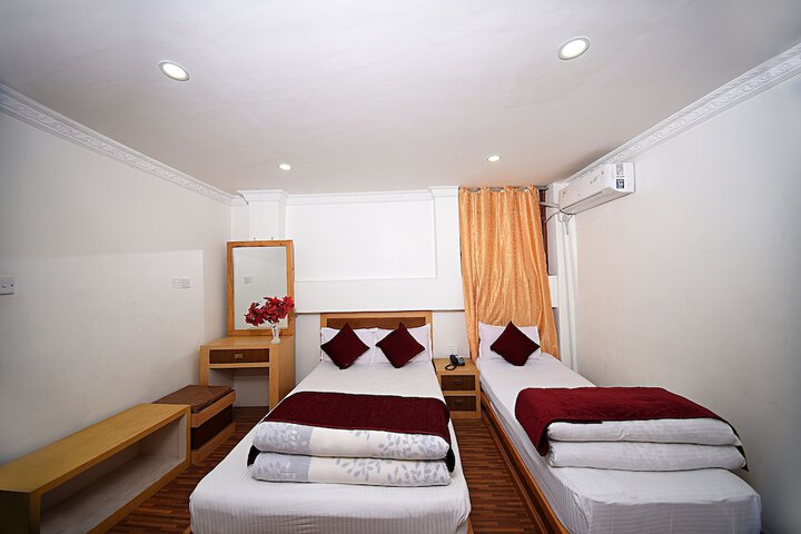 Room 12 of 20