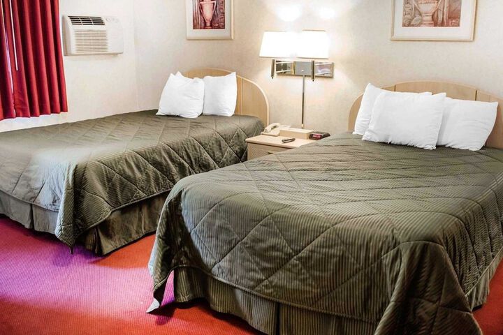 2 Double Beds (9 of 17)