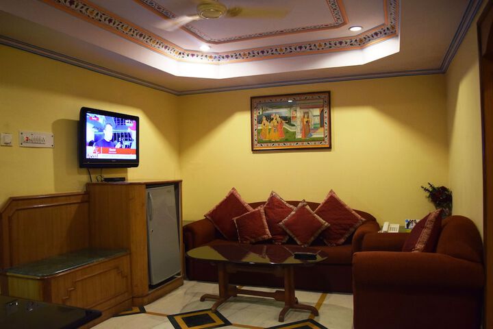 Room 12 of 39