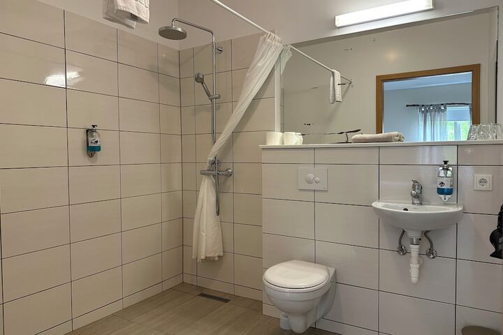 Room 35 of 69