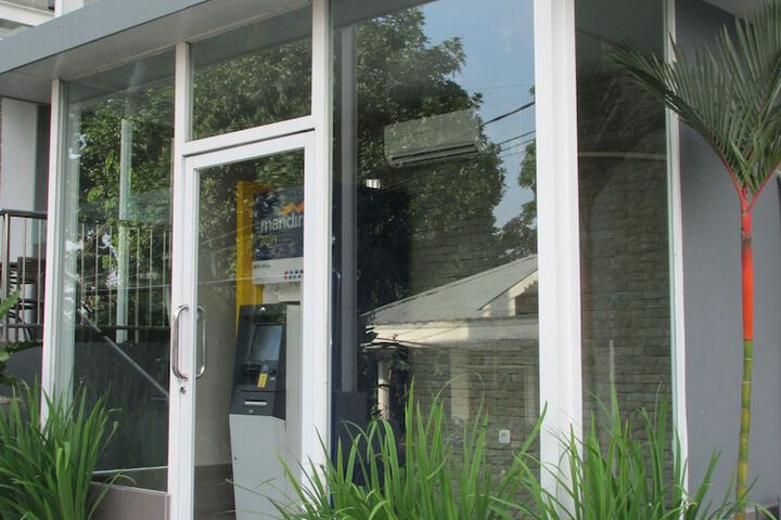 ATM/banking on site