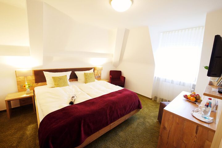 Room 5 of 65