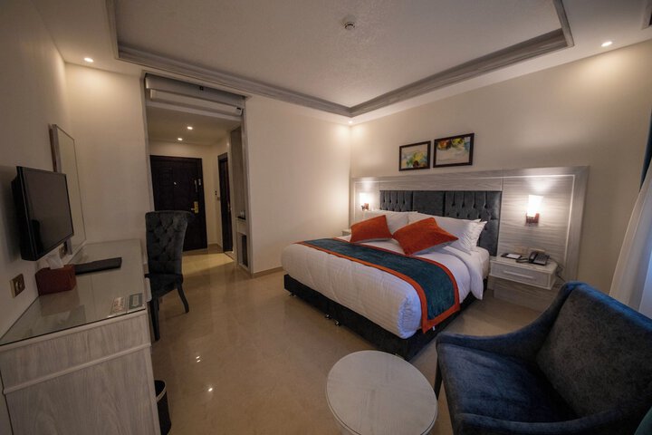 Room 14 of 38