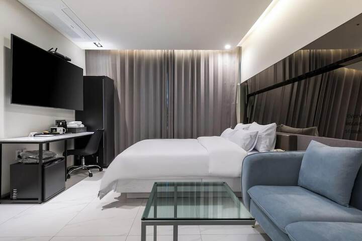 Room 21 of 42