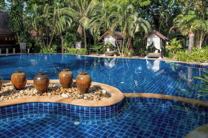Hotel Pool