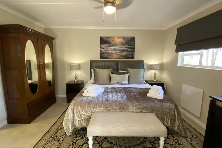 Room 6 of 23