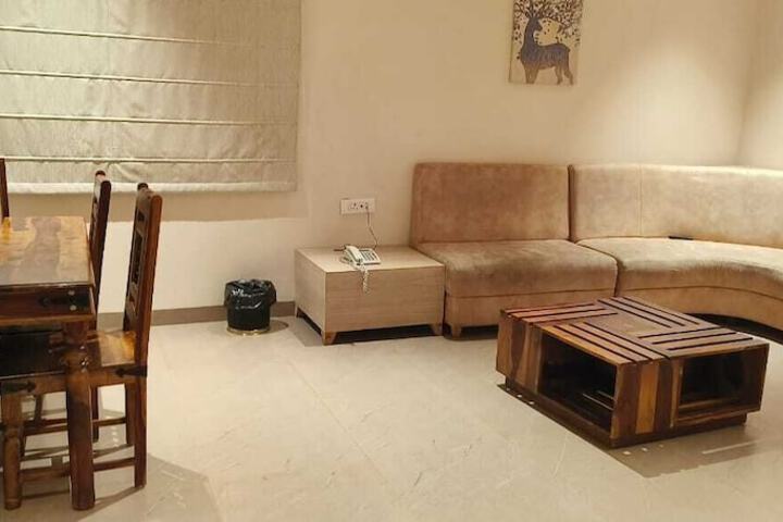 Room 10 of 27
